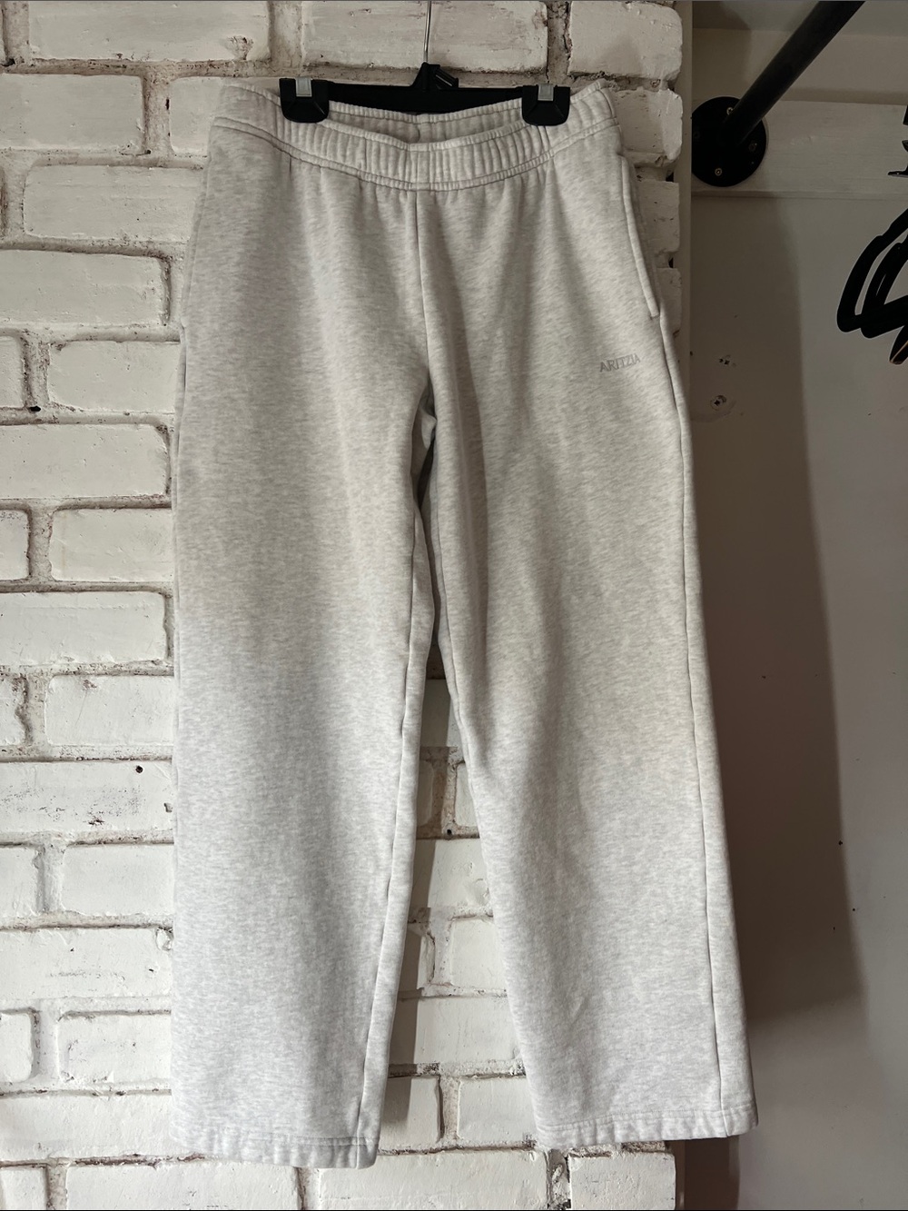 Women’s ARITZIA Light Gray Sweatpants - Comfortable Everyday Bottoms
